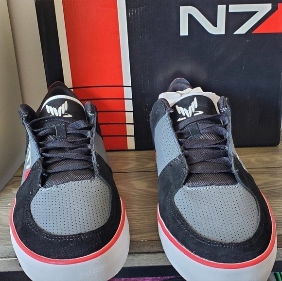 Rare MASS EFFECT N7 armour stripe sneakers never worn  in box. Size 11. - Picture 4 of 9